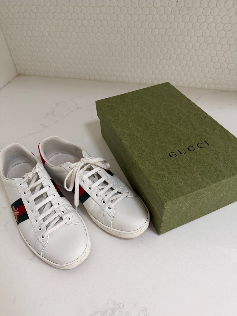 Gucci White Leather Sneakers | Size 40 (9.5)